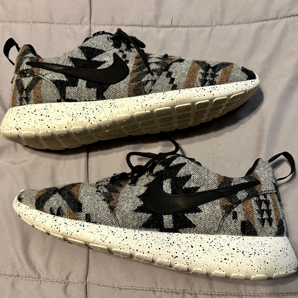 RARE NikeiD Pendleton Roshe Run Women’s 10M Black Gray Brown Wool